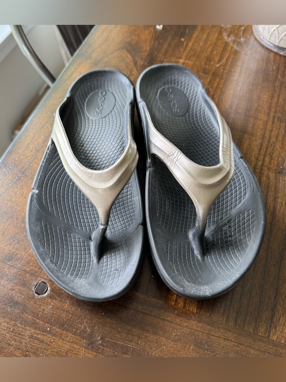OOFOS Black Footbed Recovery Flip Flops with Metallic Gold Straps size 6